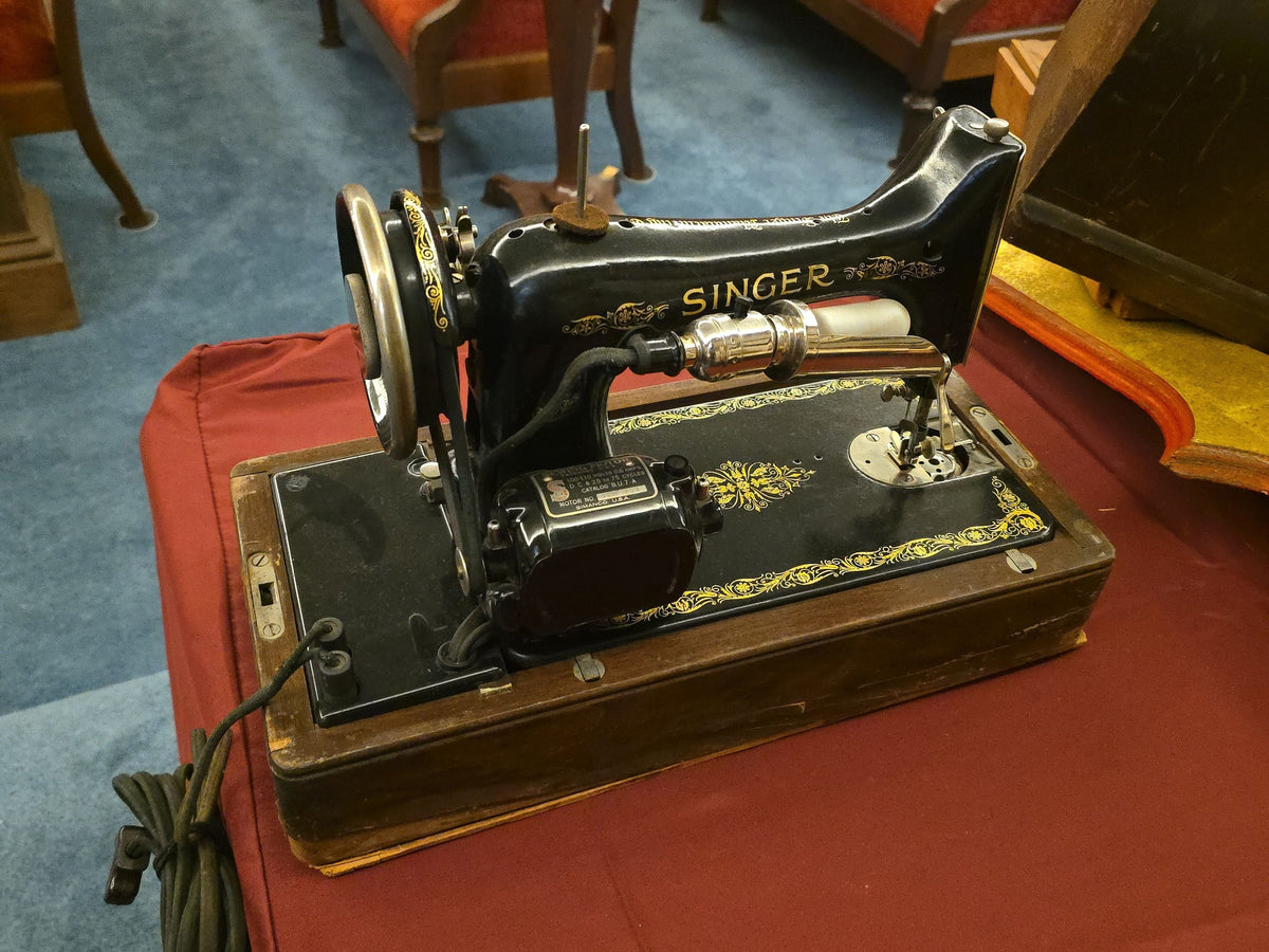 Vintage Singer Electric Portable Sewing Machine in Bentwood Case