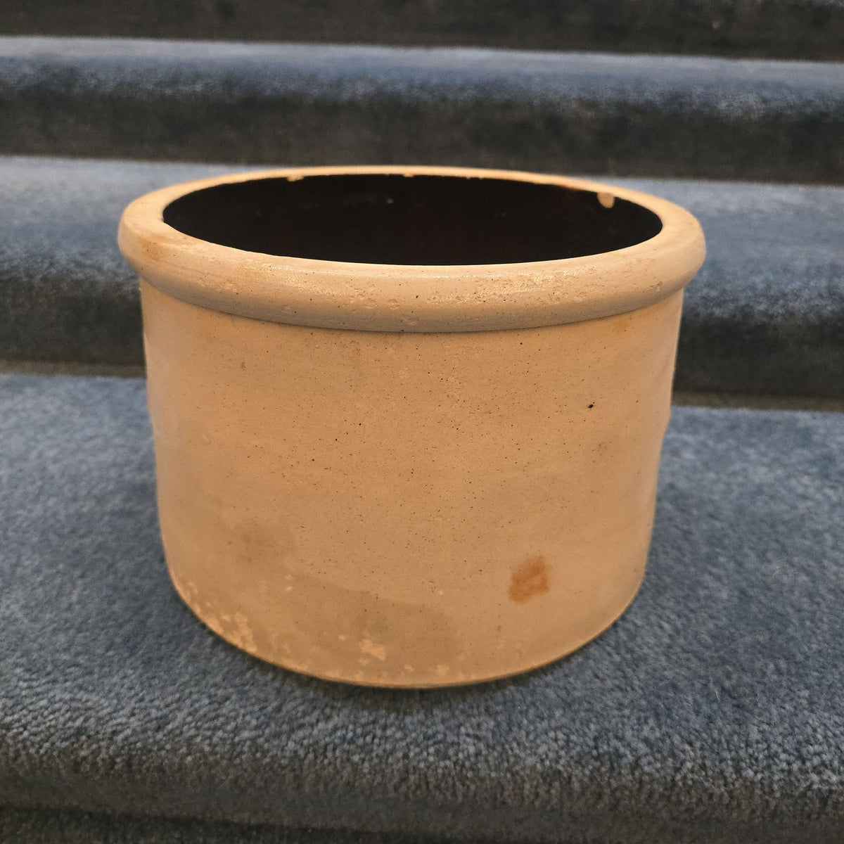 Antique H.C. Tenney & Co., Orange, Massachusetts 1½-Gallon Stoneware Crock with Cobalt Floral Decoration, Note Damage
