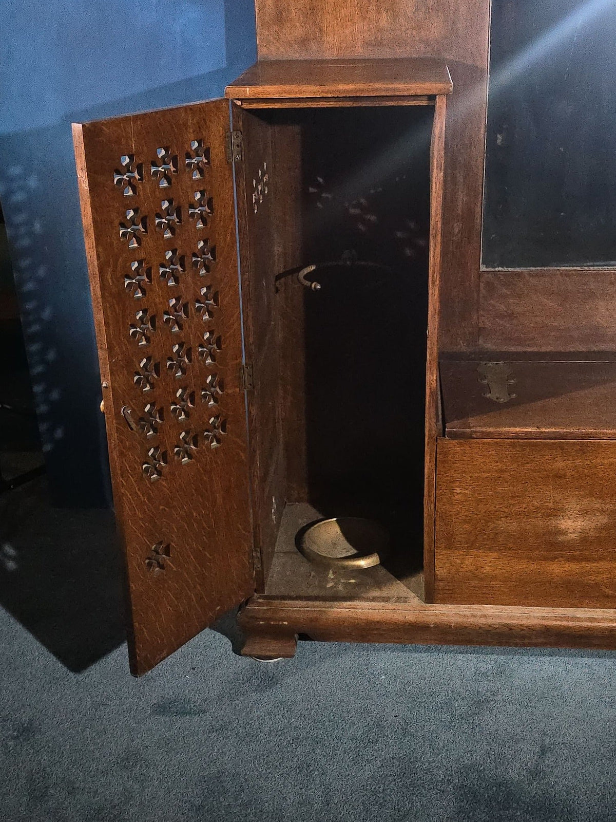 Antique Arts and Crafts Quarter-Sawn Oak Hall Tree with Beveled Mirror, Brass Coat Hooks, Umbrella Cabinet, and Lift-Top Seat
