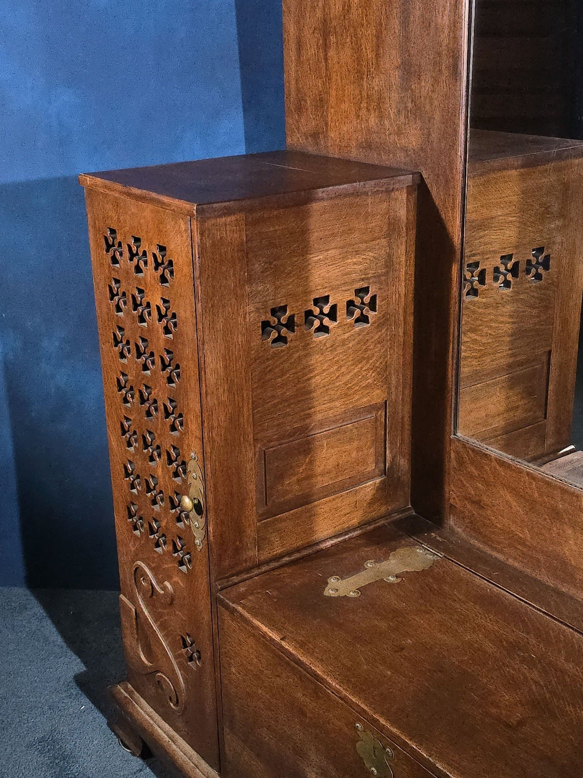 Antique Arts and Crafts Quarter-Sawn Oak Hall Tree with Beveled Mirror, Brass Coat Hooks, Umbrella Cabinet, and Lift-Top Seat