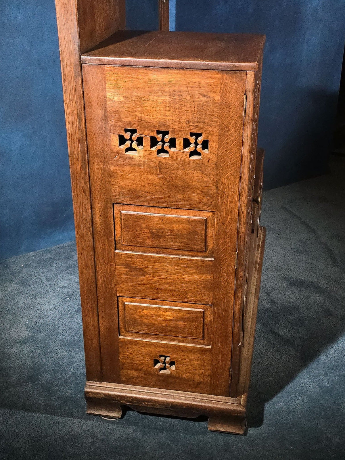 Antique Arts and Crafts Quarter-Sawn Oak Hall Tree with Beveled Mirror, Brass Coat Hooks, Umbrella Cabinet, and Lift-Top Seat