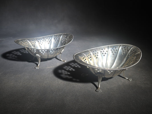 Pair of Antique Sterling Silver Pierced Footed Bowls with Beaded Rims and Paw Feet, Black, Starr & Frost, New York, Pattern 4884