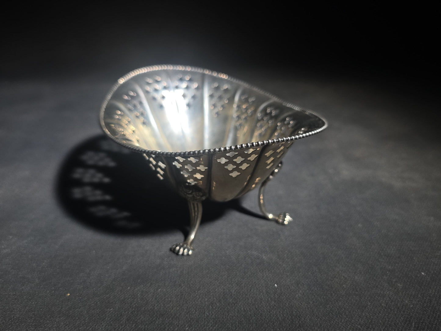 Pair of Antique Sterling Silver Pierced Footed Bowls with Beaded Rims and Paw Feet, Black, Starr & Frost, New York, Pattern 4884