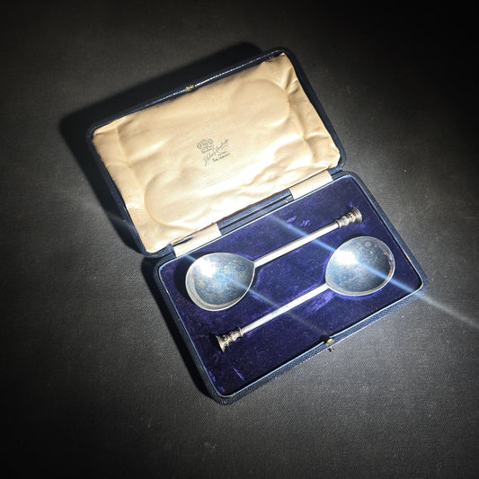 Pair of Antique English Sterling Silver Seal Top Spoons in Fitted Presentation Case, Retailed by Sidney Rambridge, Goldsmith, Salisbury