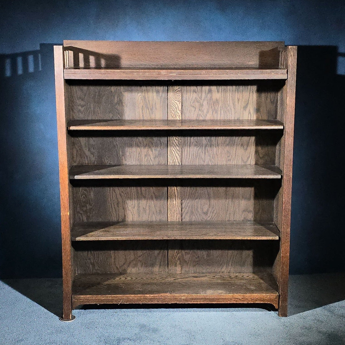 Antique Arts and Crafts Oak Open Bookcase with Gallery Rail, Manufactured by Larkin Co., Buffalo, New York