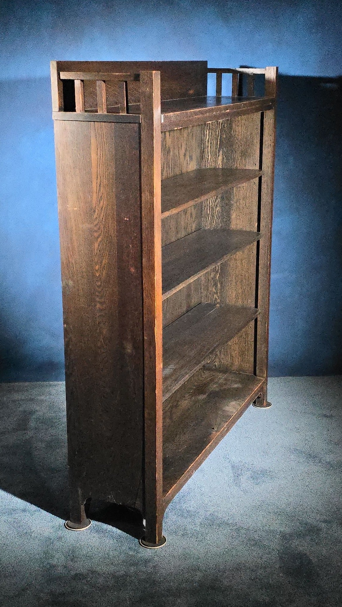 Antique Arts and Crafts Oak Open Bookcase with Gallery Rail, Manufactured by Larkin Co., Buffalo, New York