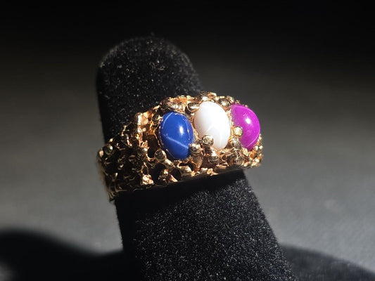 14K Gold Nugget-Style Ring with Three Oval Cabochon Star Stones in Blue, White, and Pink