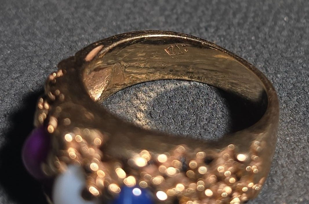 14K Gold Nugget-Style Ring with Three Oval Cabochon Star Stones in Blue, White, and Pink