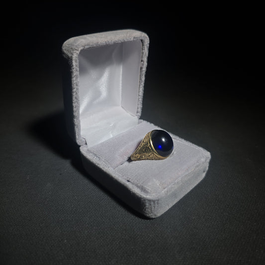 14K Gold Ring with Large Oval Cabochon Sapphire and Engraved Floral Scrollwork Band