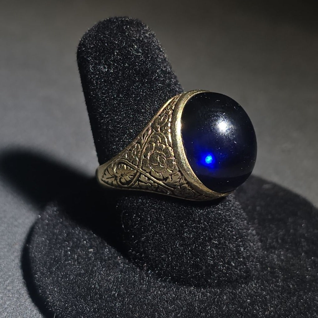 14K Gold Ring with Large Oval Cabochon Sapphire and Engraved Floral Scrollwork Band