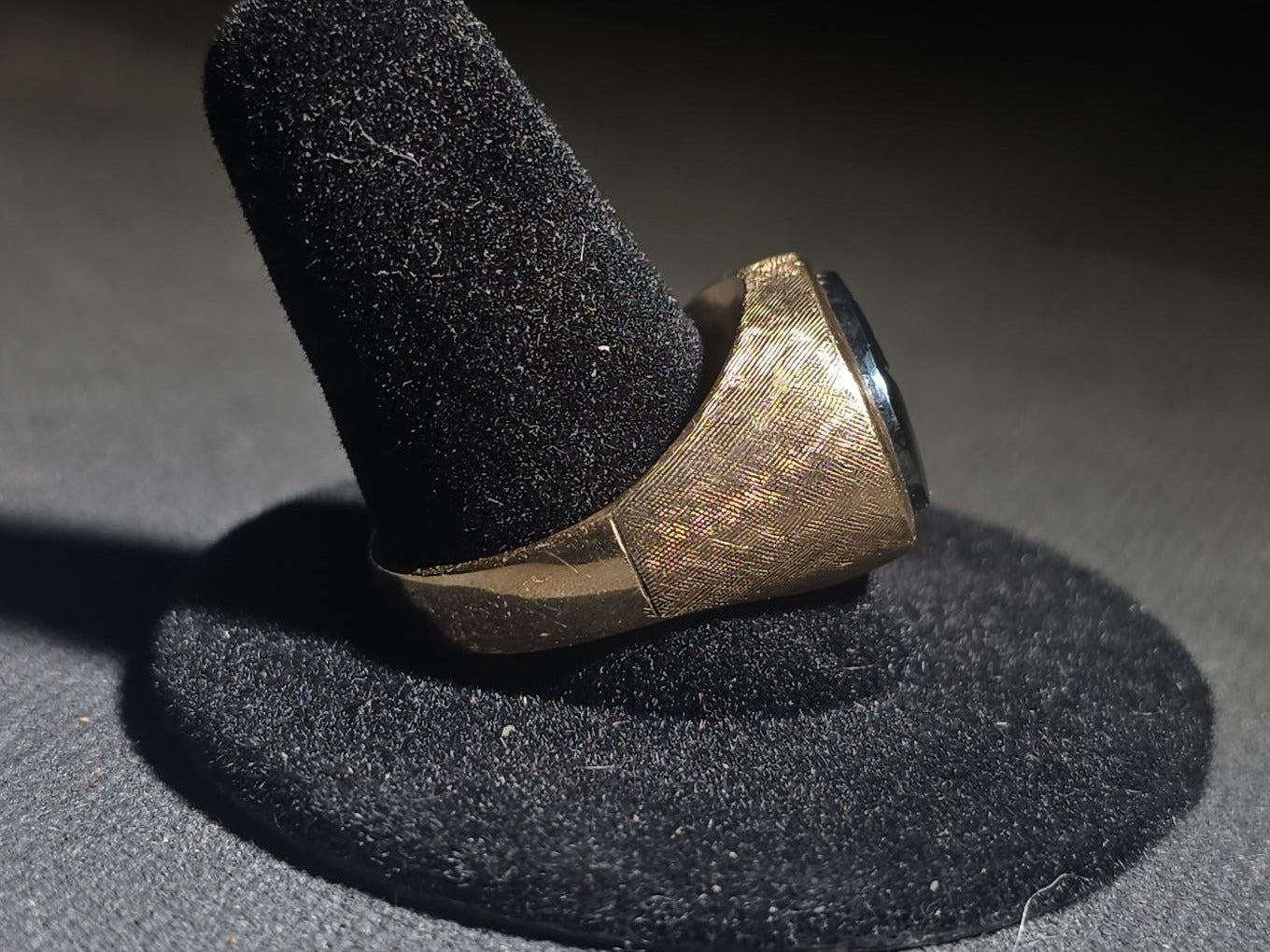 10K Gold Ring with Oval Intaglio-Carved Dark Stone Depicting a Roman Warrior in Plumed Helmet and Crosshatch Textured Band