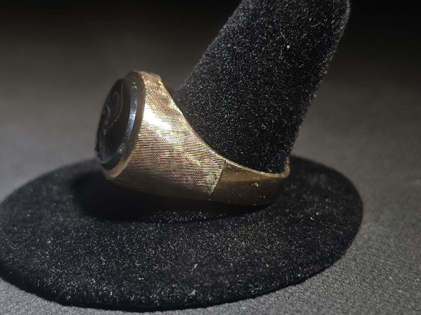 10K Gold Ring with Oval Intaglio-Carved Dark Stone Depicting a Roman Warrior in Plumed Helmet and Crosshatch Textured Band