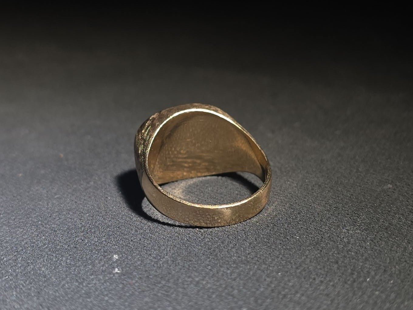 10K Gold Ring with Oval Intaglio-Carved Dark Stone Depicting a Roman Warrior in Plumed Helmet and Crosshatch Textured Band
