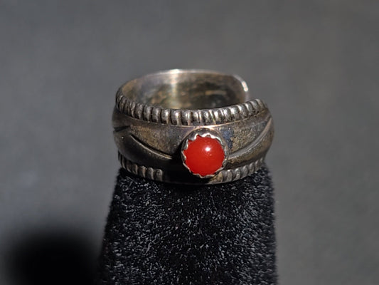 Vintage Southwestern Sterling Silver and Coral Child's Ring with Twisted Rope Borders