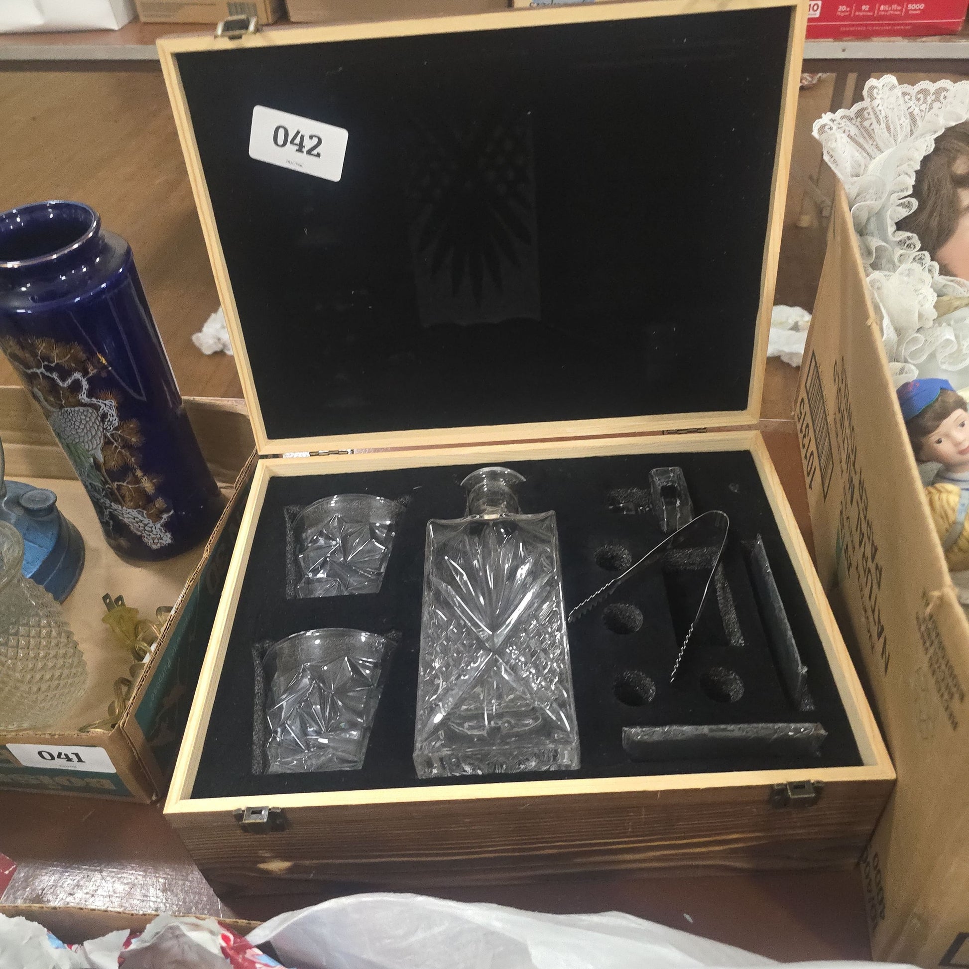Lot 042 - Modern Drinking Set (1)