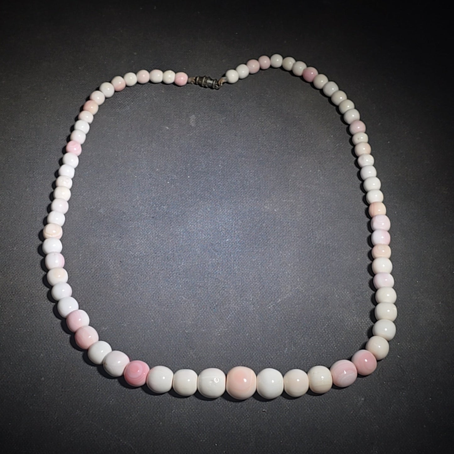 Vintage Pink Shell Graduated Bead Necklace with Screw Barrel Clasp, Belecucias Jewellery Box from Pythagoreio, Samos, Greece