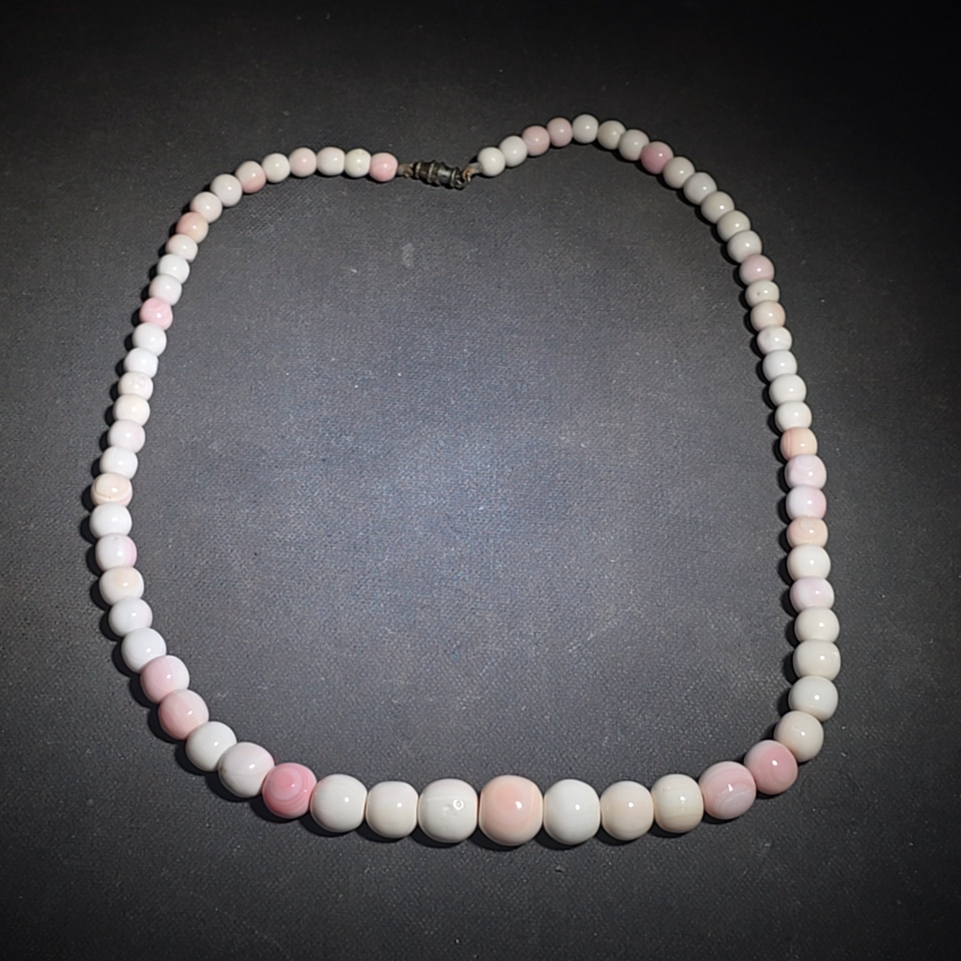 Vintage Pink Shell Graduated Bead Necklace with Screw Barrel Clasp, Belecucias Jewellery Box from Pythagoreio, Samos, Greece