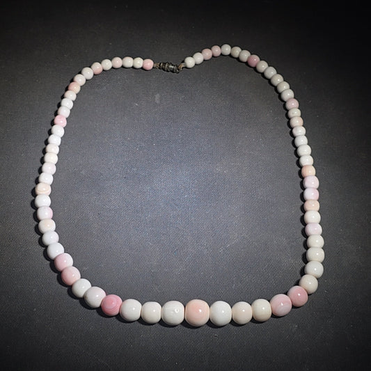 Vintage Pink Shell Graduated Bead Necklace with Screw Barrel Clasp, Belecucias Jewellery Box from Pythagoreio, Samos, Greece