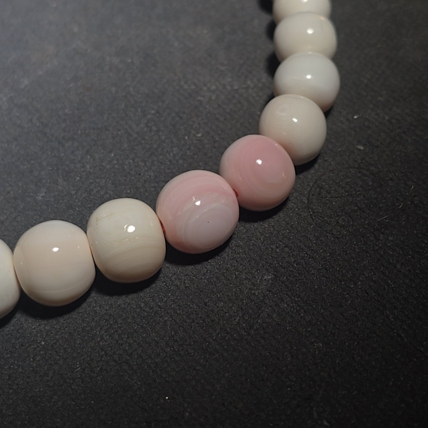 Vintage Pink Shell Graduated Bead Necklace with Screw Barrel Clasp, Belecucias Jewellery Box from Pythagoreio, Samos, Greece