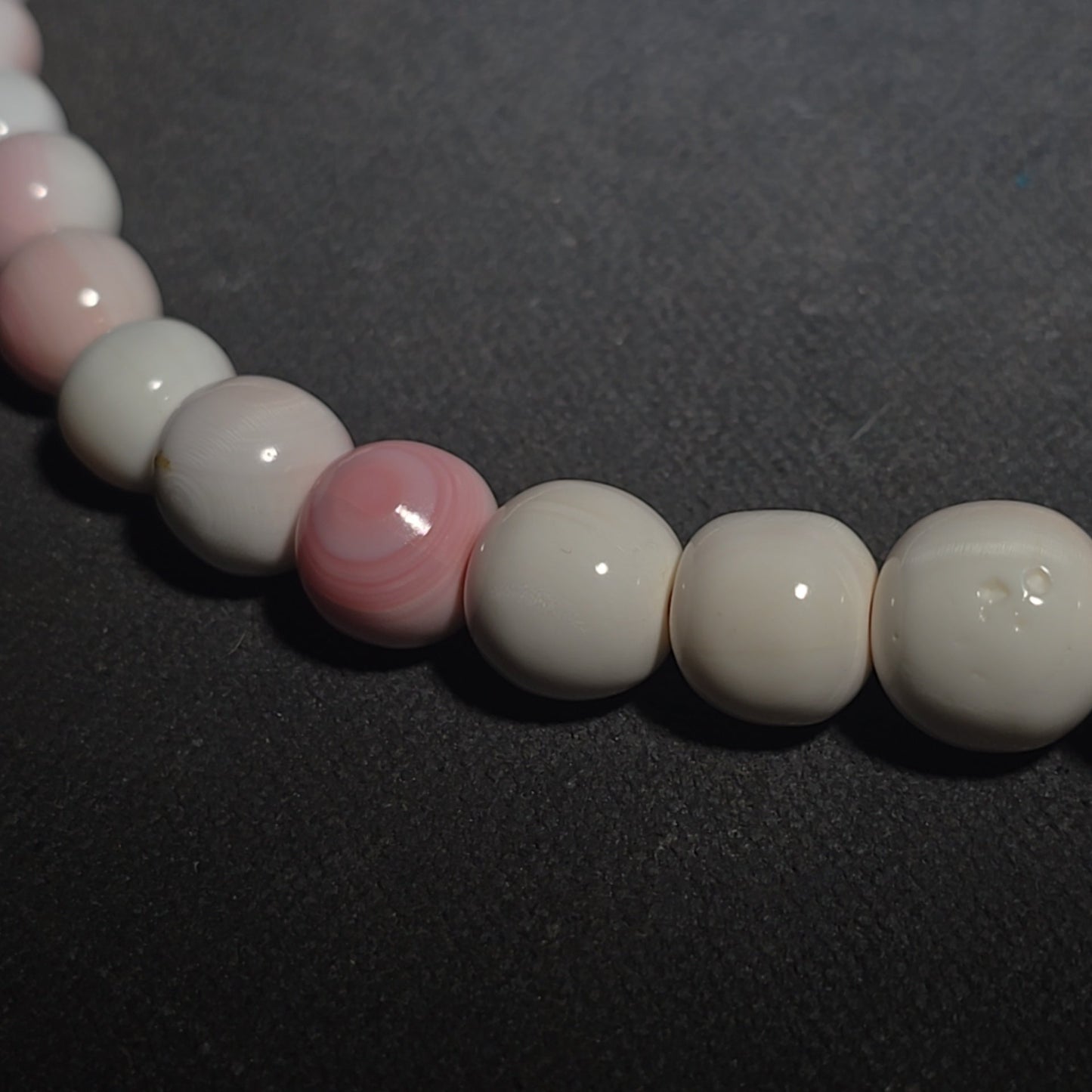 Vintage Pink Shell Graduated Bead Necklace with Screw Barrel Clasp, Belecucias Jewellery Box from Pythagoreio, Samos, Greece