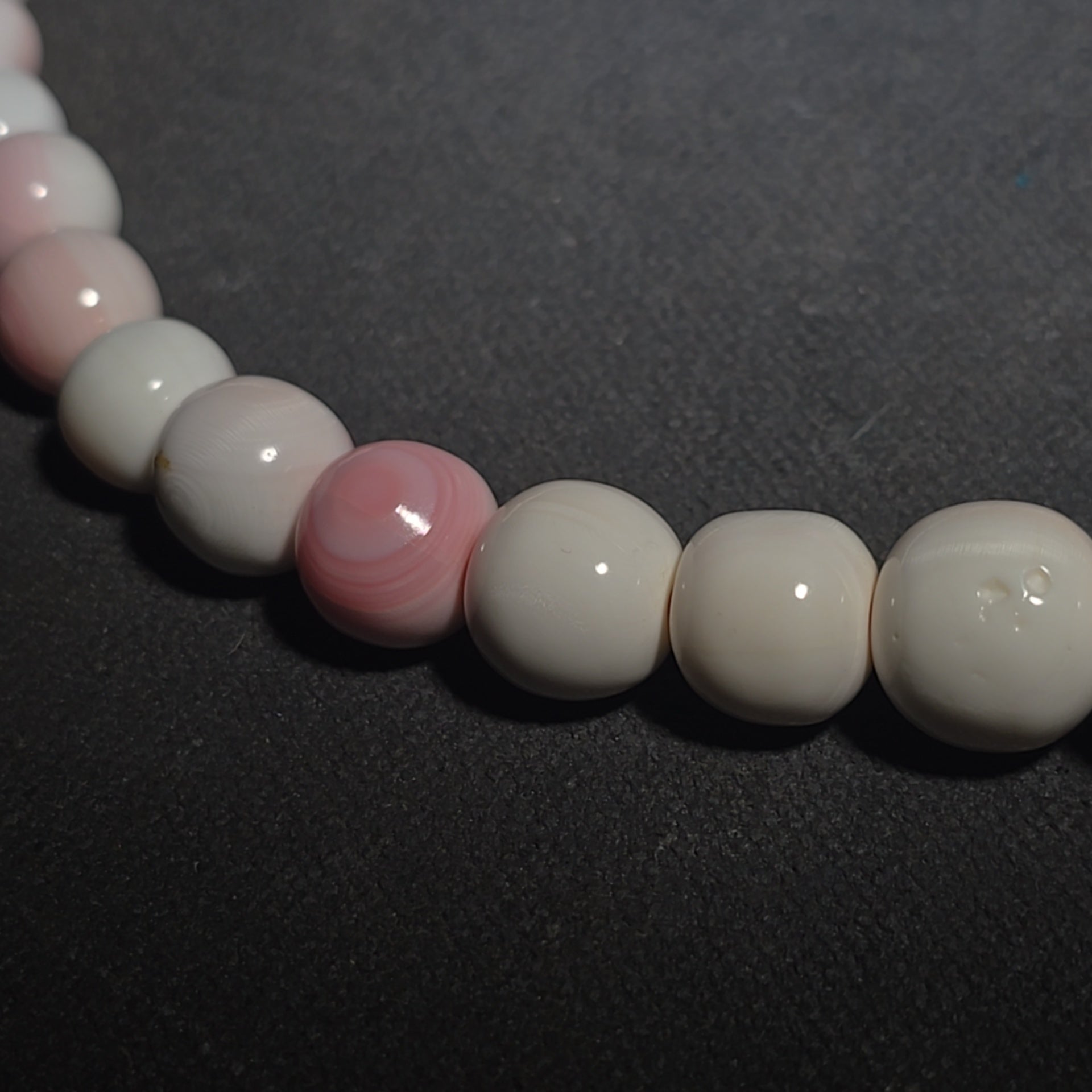 Vintage Pink Shell Graduated Bead Necklace with Screw Barrel Clasp, Belecucias Jewellery Box from Pythagoreio, Samos, Greece