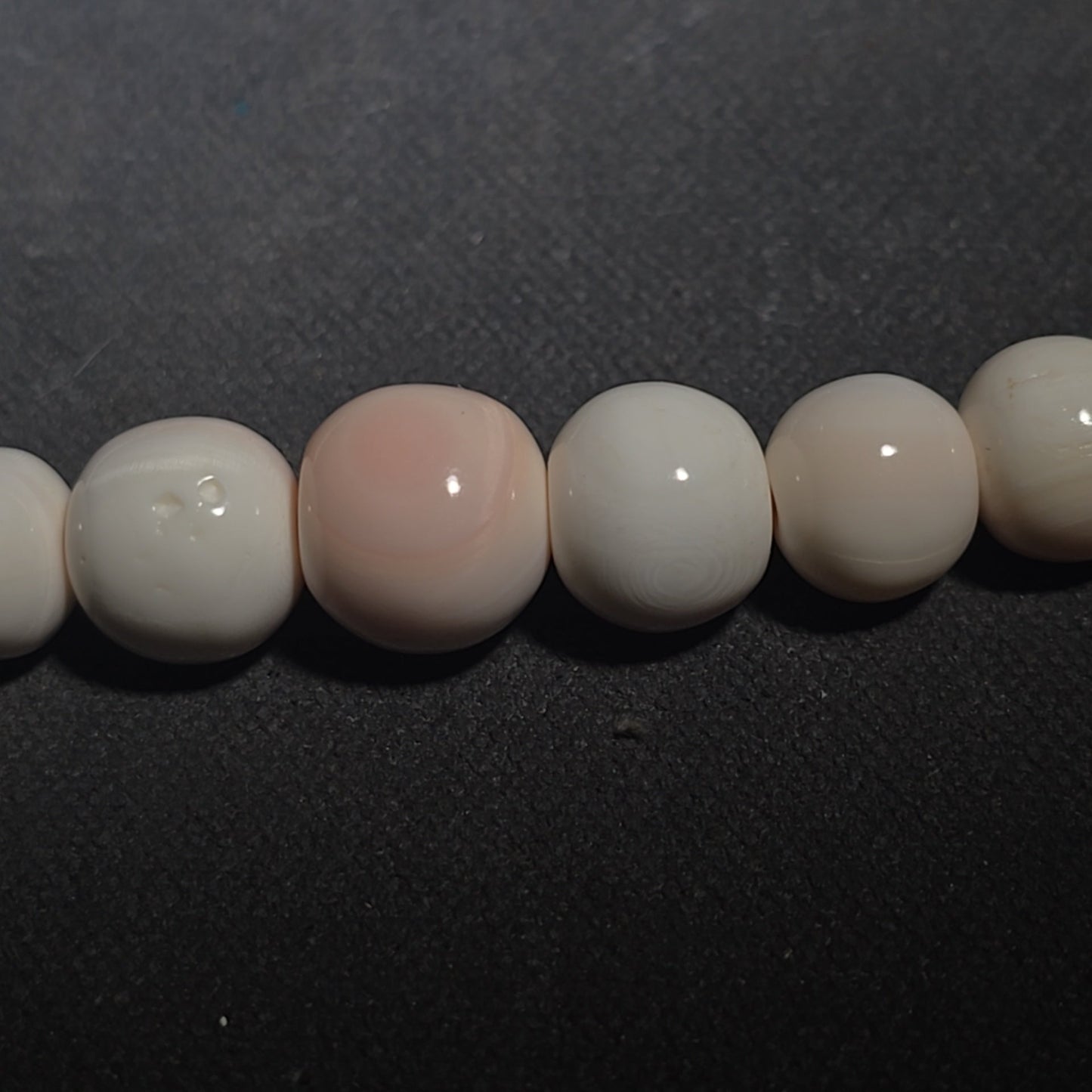 Vintage Pink Shell Graduated Bead Necklace with Screw Barrel Clasp, Belecucias Jewellery Box from Pythagoreio, Samos, Greece