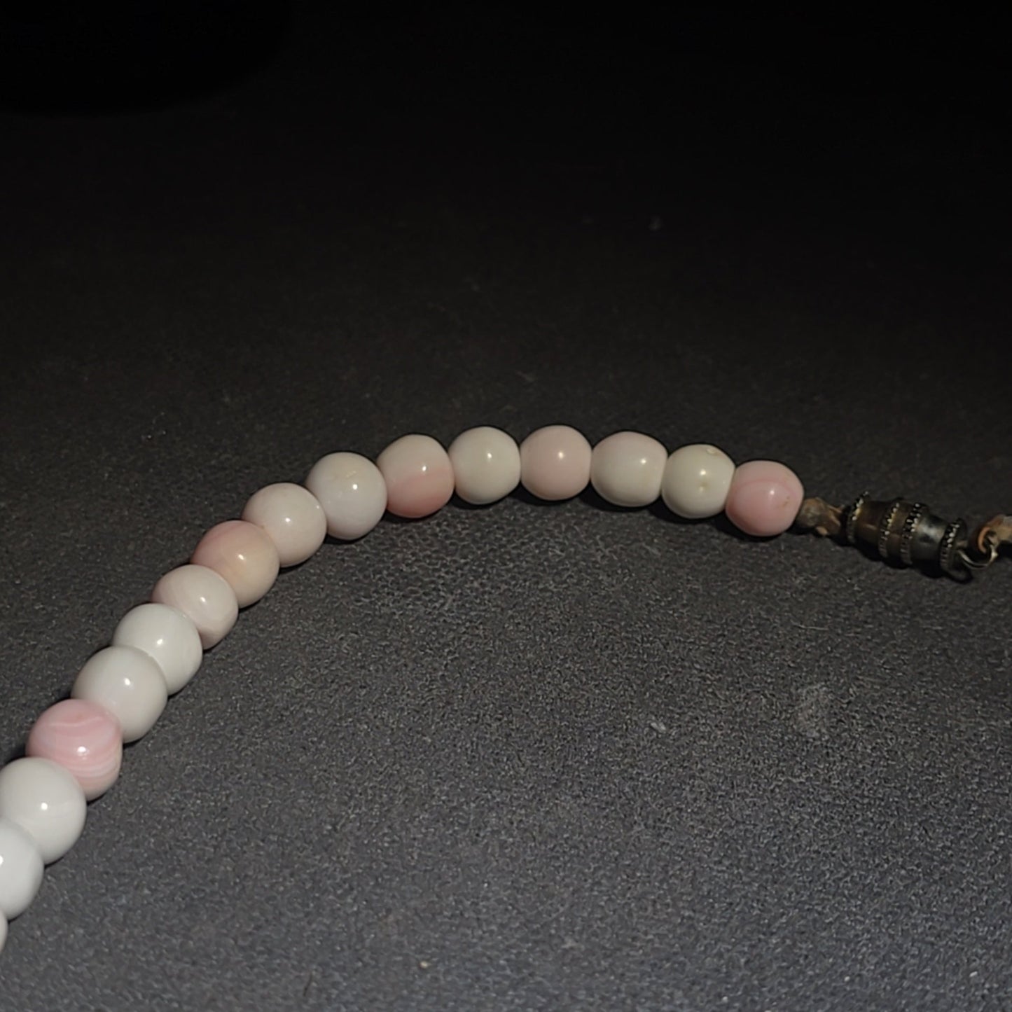 Vintage Pink Shell Graduated Bead Necklace with Screw Barrel Clasp, Belecucias Jewellery Box from Pythagoreio, Samos, Greece