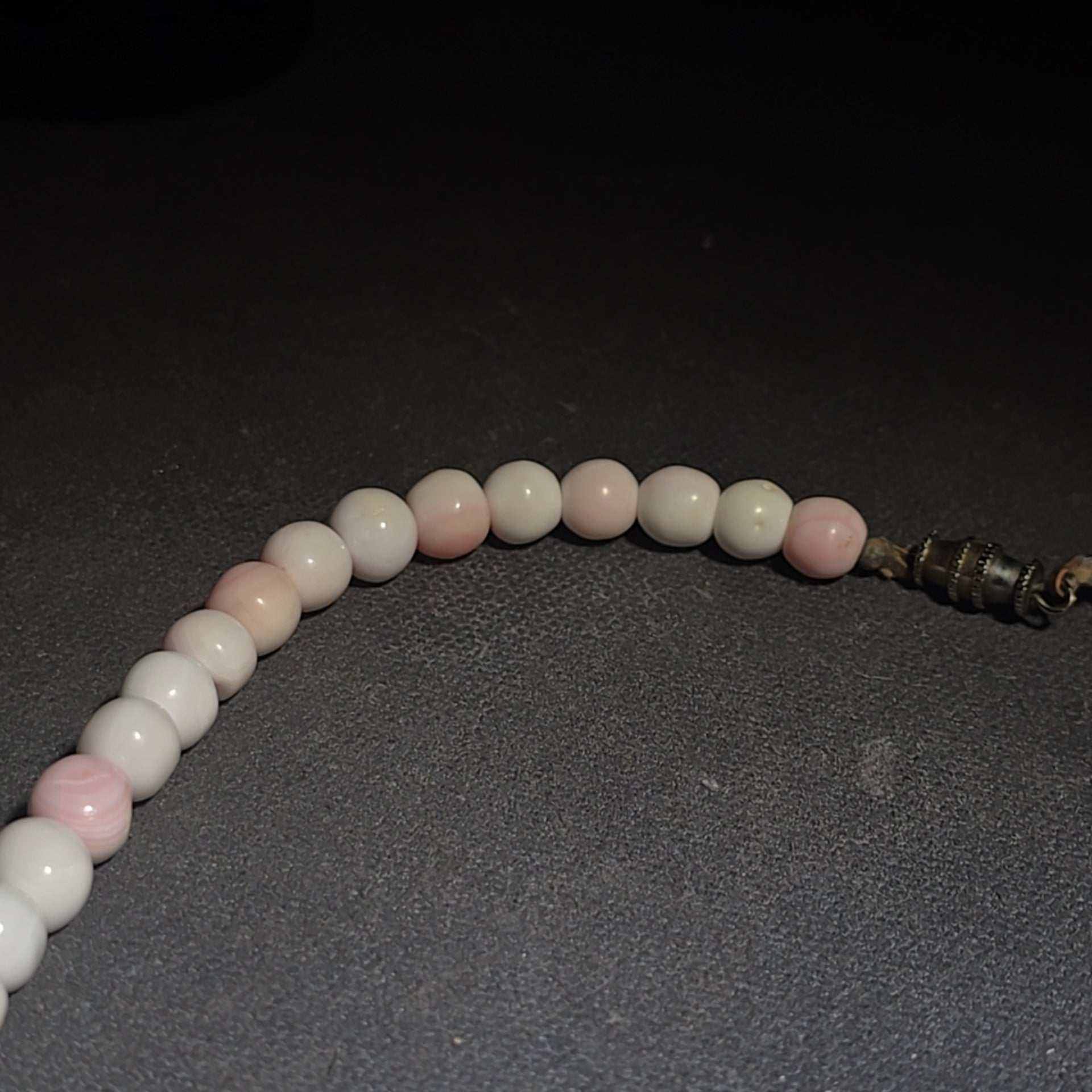 Vintage Pink Shell Graduated Bead Necklace with Screw Barrel Clasp, Belecucias Jewellery Box from Pythagoreio, Samos, Greece