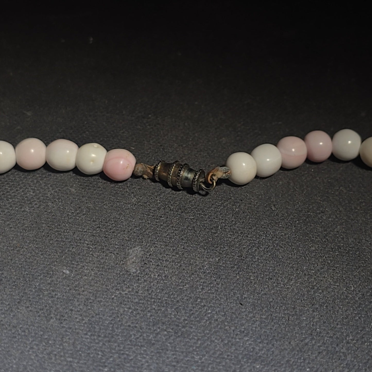 Vintage Pink Shell Graduated Bead Necklace with Screw Barrel Clasp, Belecucias Jewellery Box from Pythagoreio, Samos, Greece
