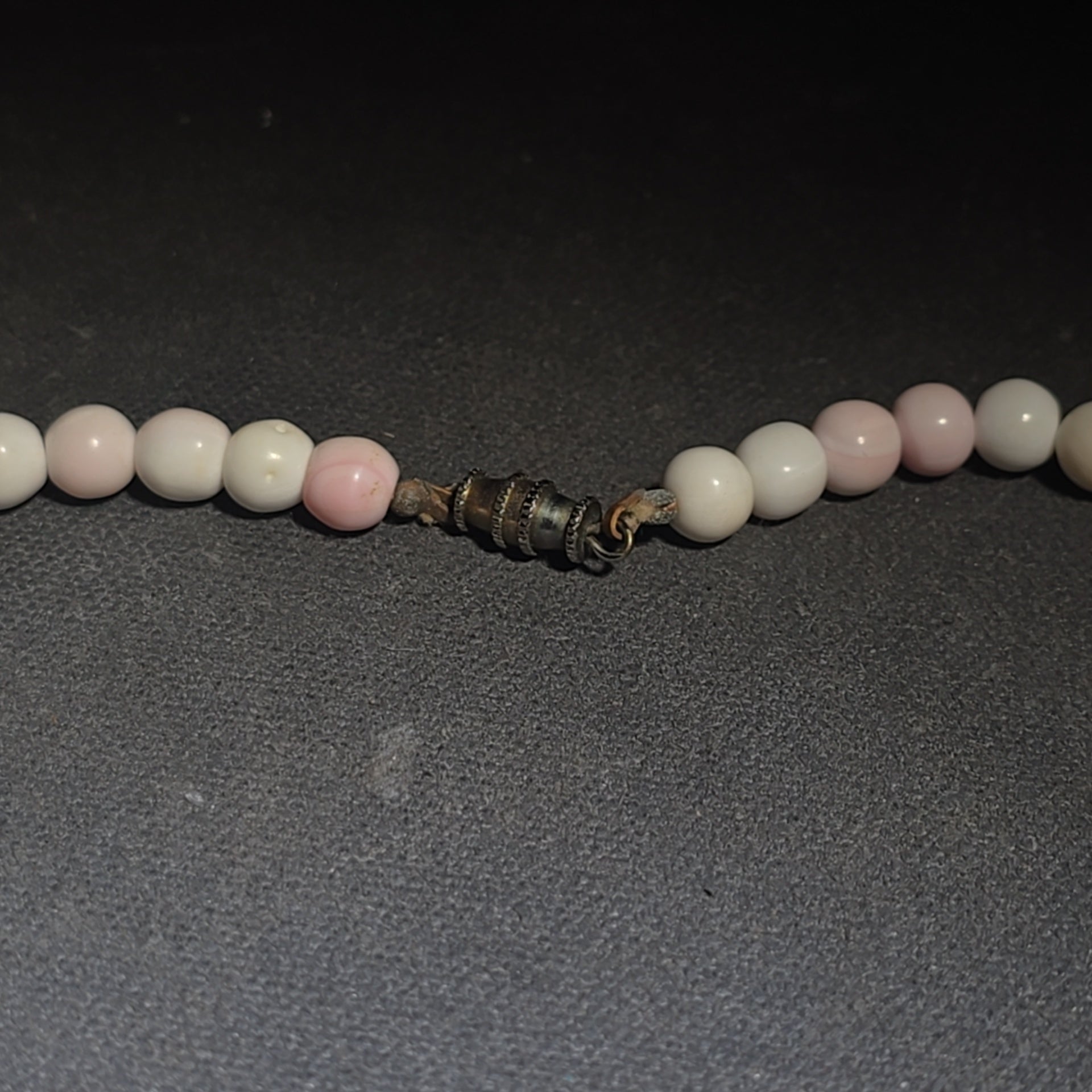 Vintage Pink Shell Graduated Bead Necklace with Screw Barrel Clasp, Belecucias Jewellery Box from Pythagoreio, Samos, Greece