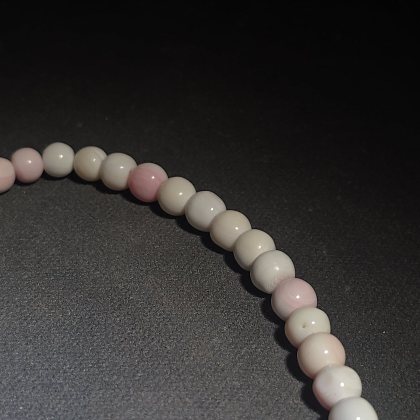 Vintage Pink Shell Graduated Bead Necklace with Screw Barrel Clasp, Belecucias Jewellery Box from Pythagoreio, Samos, Greece