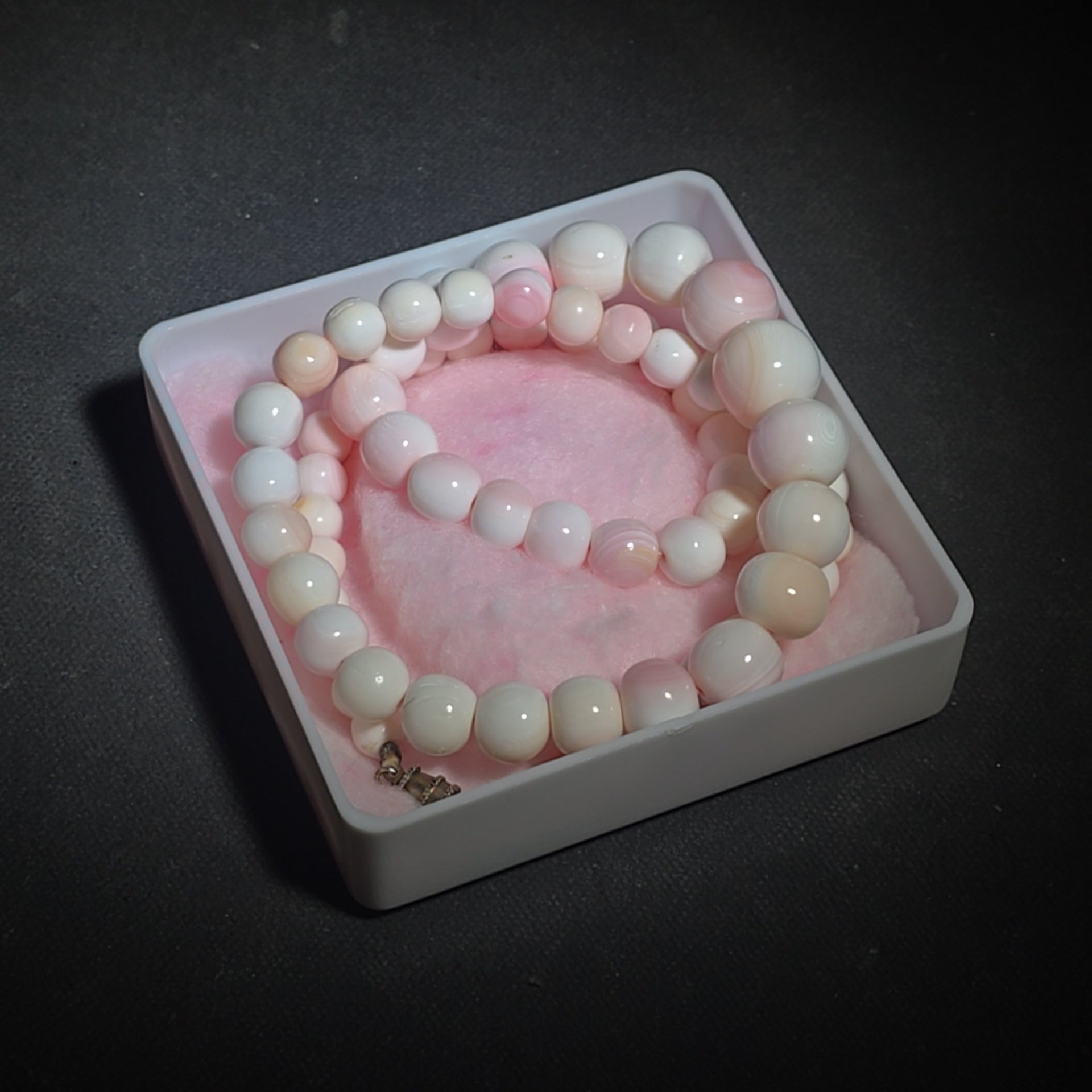 Vintage Pink Shell Graduated Bead Necklace with Screw Barrel Clasp, Belecucias Jewellery Box from Pythagoreio, Samos, Greece