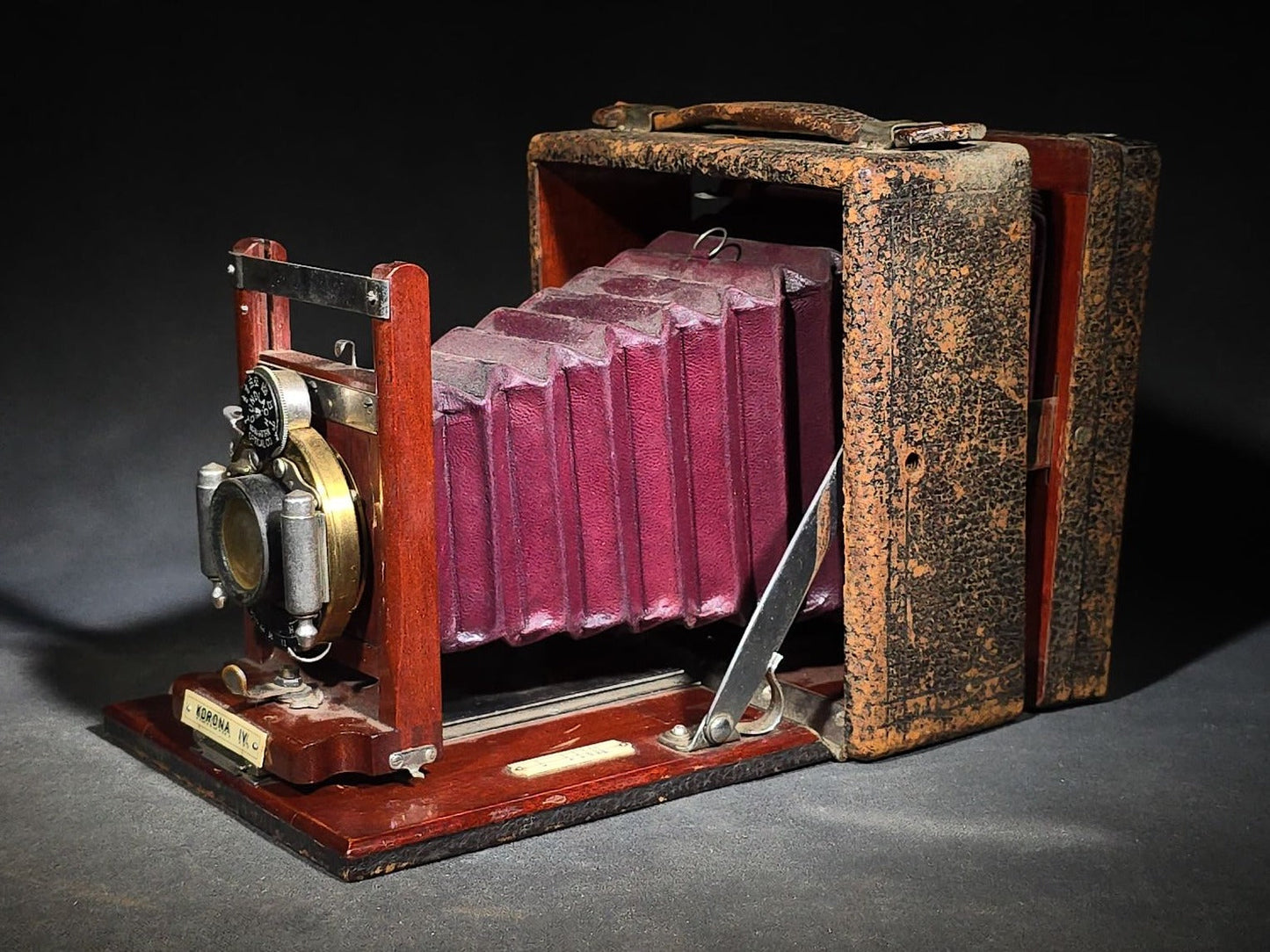 Antique Gundlach-Manhattan Optical Co. Korona IV 4x5 Compact Folding Camera, Manufactured by Gundlach-Manhattan Optical Co., Rochester, New York