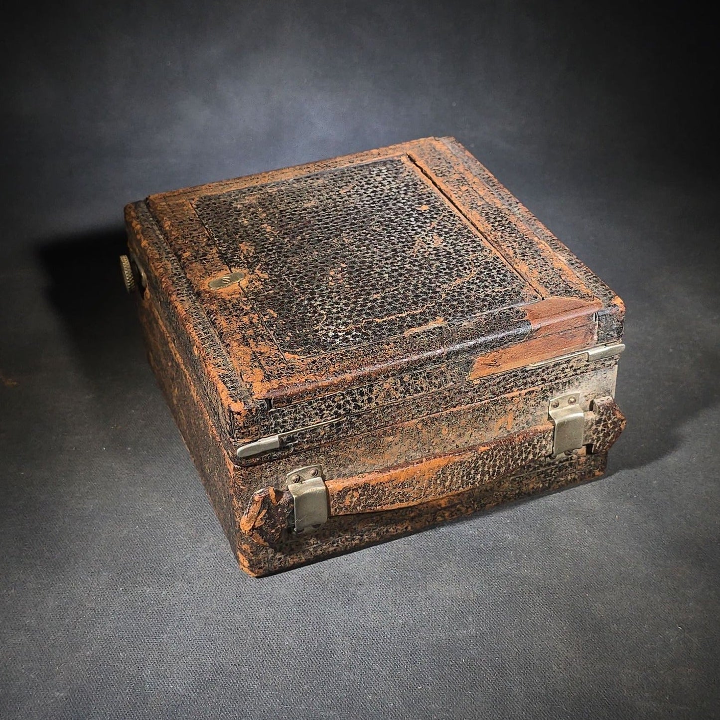 Antique Gundlach-Manhattan Optical Co. Korona IV 4x5 Compact Folding Camera, Manufactured by Gundlach-Manhattan Optical Co., Rochester, New York