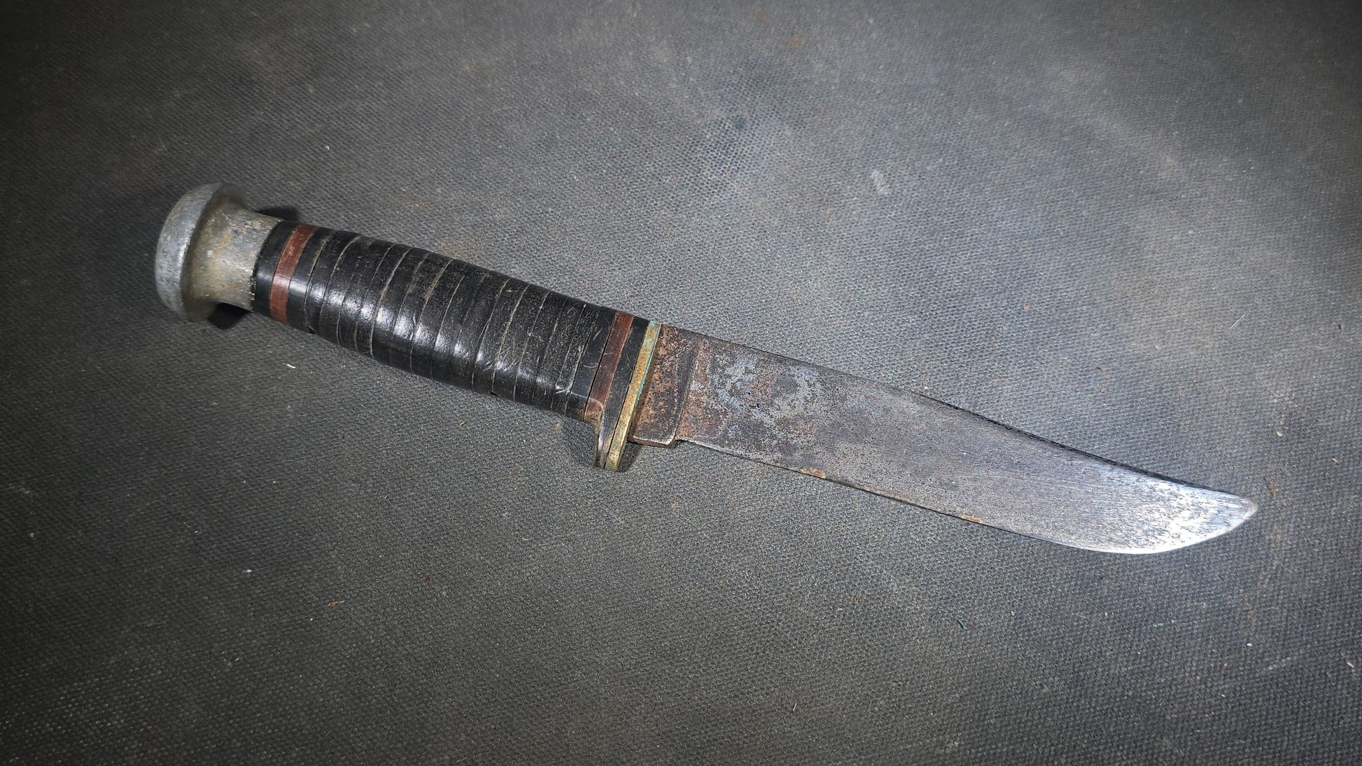 Vintage Case Fixed-Blade Knife with Stacked Leather Handle and Leather Sheath
