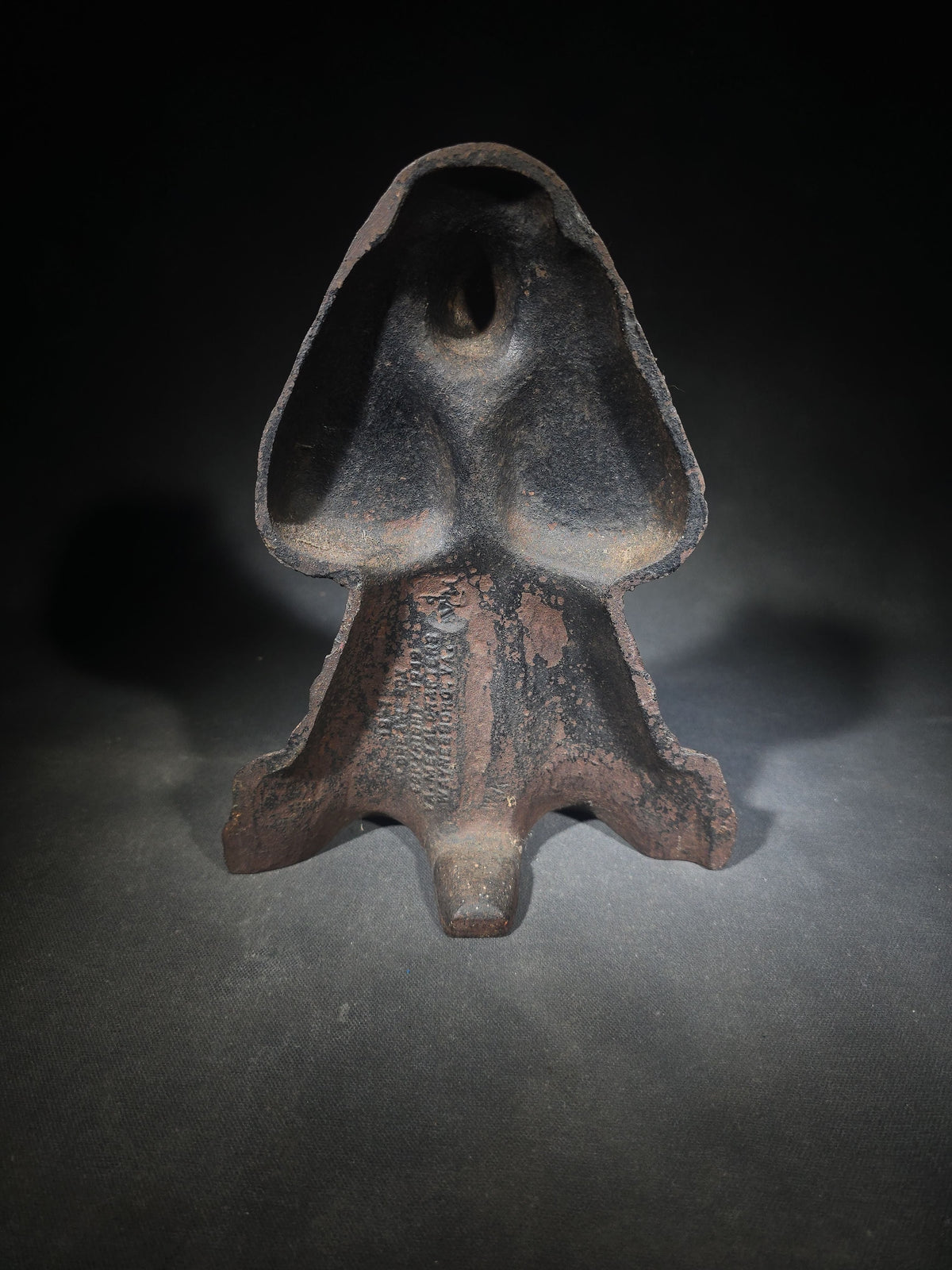 Vintage Cast Iron Cocker Spaniel Dog Doorstop, Manufactured by Virginia Metalcrafters, Waynesboro, Virginia, Copyright 1949