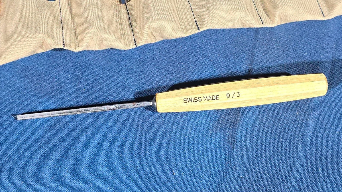 Grouping of 19 Modern Swiss-Made Pfeil Wood Carving Gouges in Canvas Tool Roll