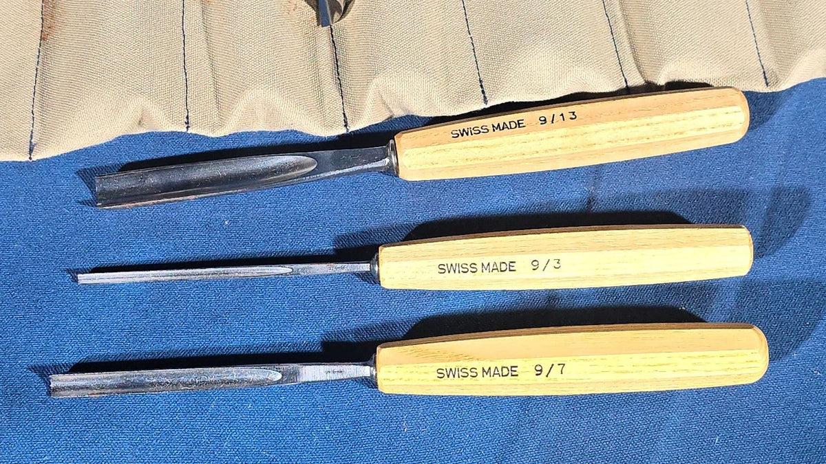 Grouping of 19 Modern Swiss-Made Pfeil Wood Carving Gouges in Canvas Tool Roll