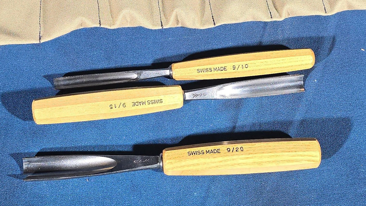 Grouping of 19 Modern Swiss-Made Pfeil Wood Carving Gouges in Canvas Tool Roll