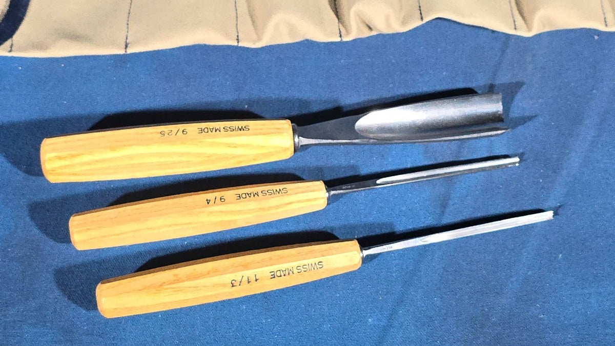 Grouping of 19 Modern Swiss-Made Pfeil Wood Carving Gouges in Canvas Tool Roll