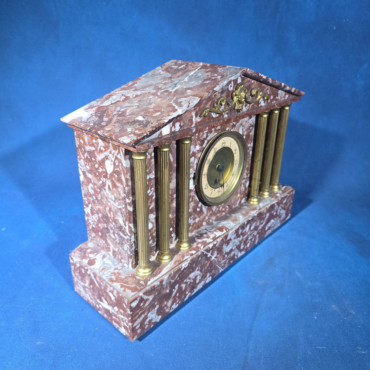 Antique Rouge Marble Neoclassical Mantel Clock with Brass Columns and Ormolu Mount