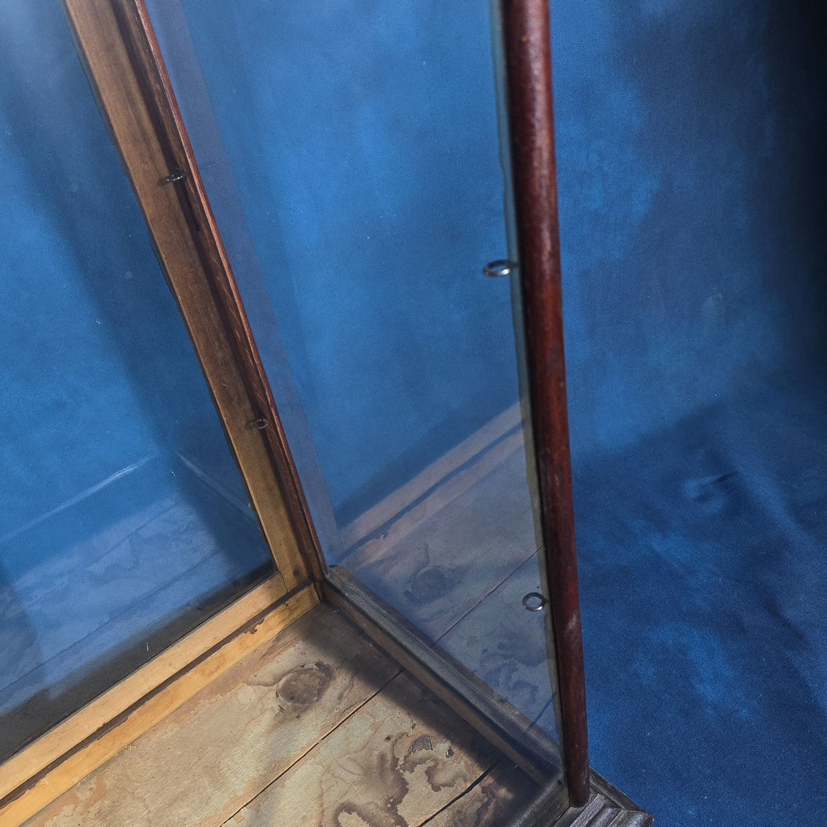 Antique Tabletop Glass Display Case, Manufactured by A.J. Allen & Co., 167 & 169 East Randolph Street, Chicago, Illinois