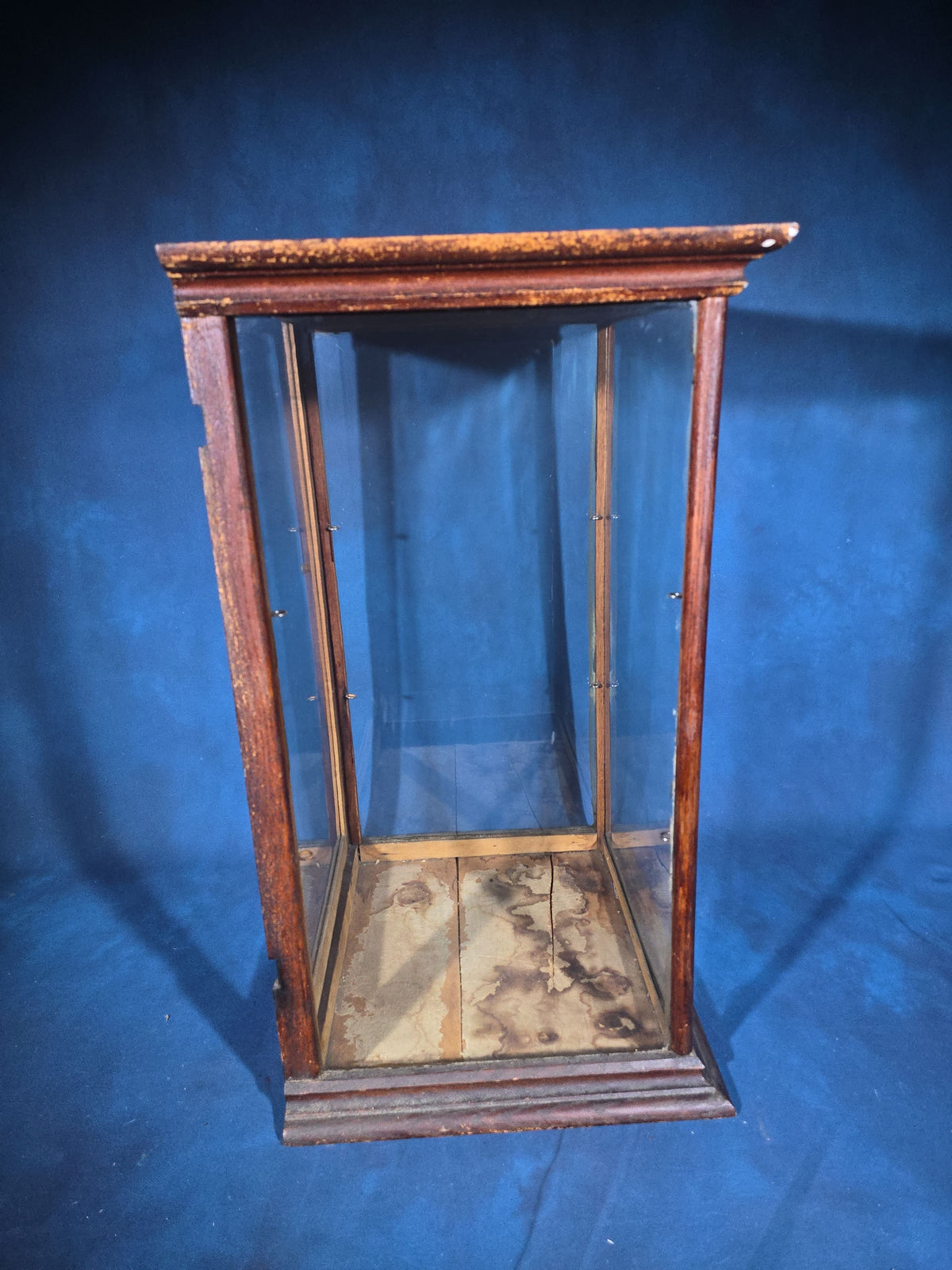 Antique Tabletop Glass Display Case, Manufactured by A.J. Allen & Co., 167 & 169 East Randolph Street, Chicago, Illinois