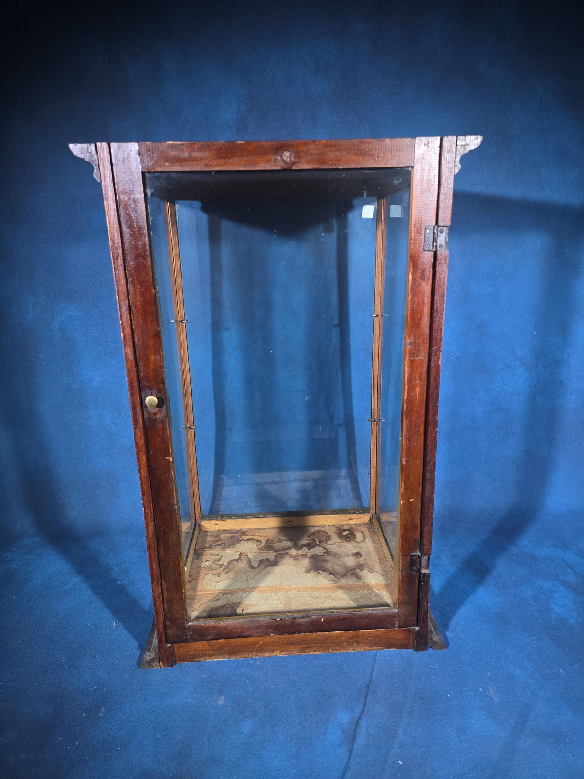 Antique Tabletop Glass Display Case, Manufactured by A.J. Allen & Co., 167 & 169 East Randolph Street, Chicago, Illinois