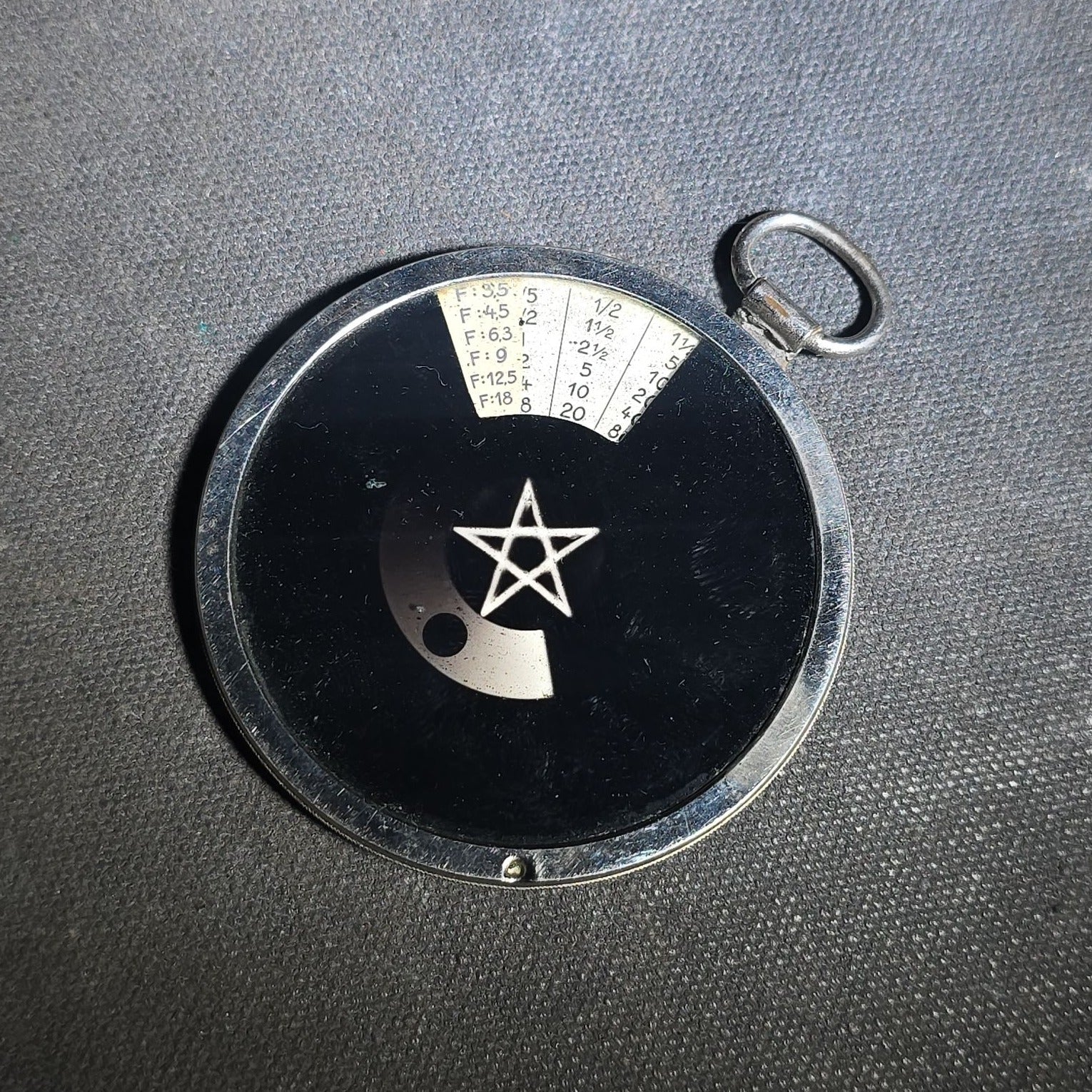 Antique Ica Diaphot Extinction Exposure Meter with Leather Case, Manufactured by Ica A.G., Dresden, Germany