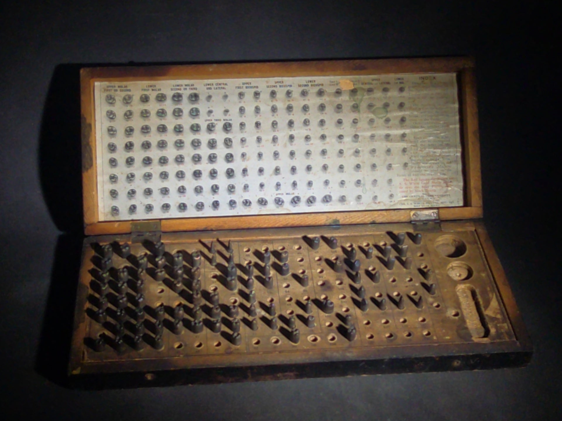 Antique S.S. White Dental Mfg. Co. Steel Tooth Die Set in Wooden Case with Indexed Chart