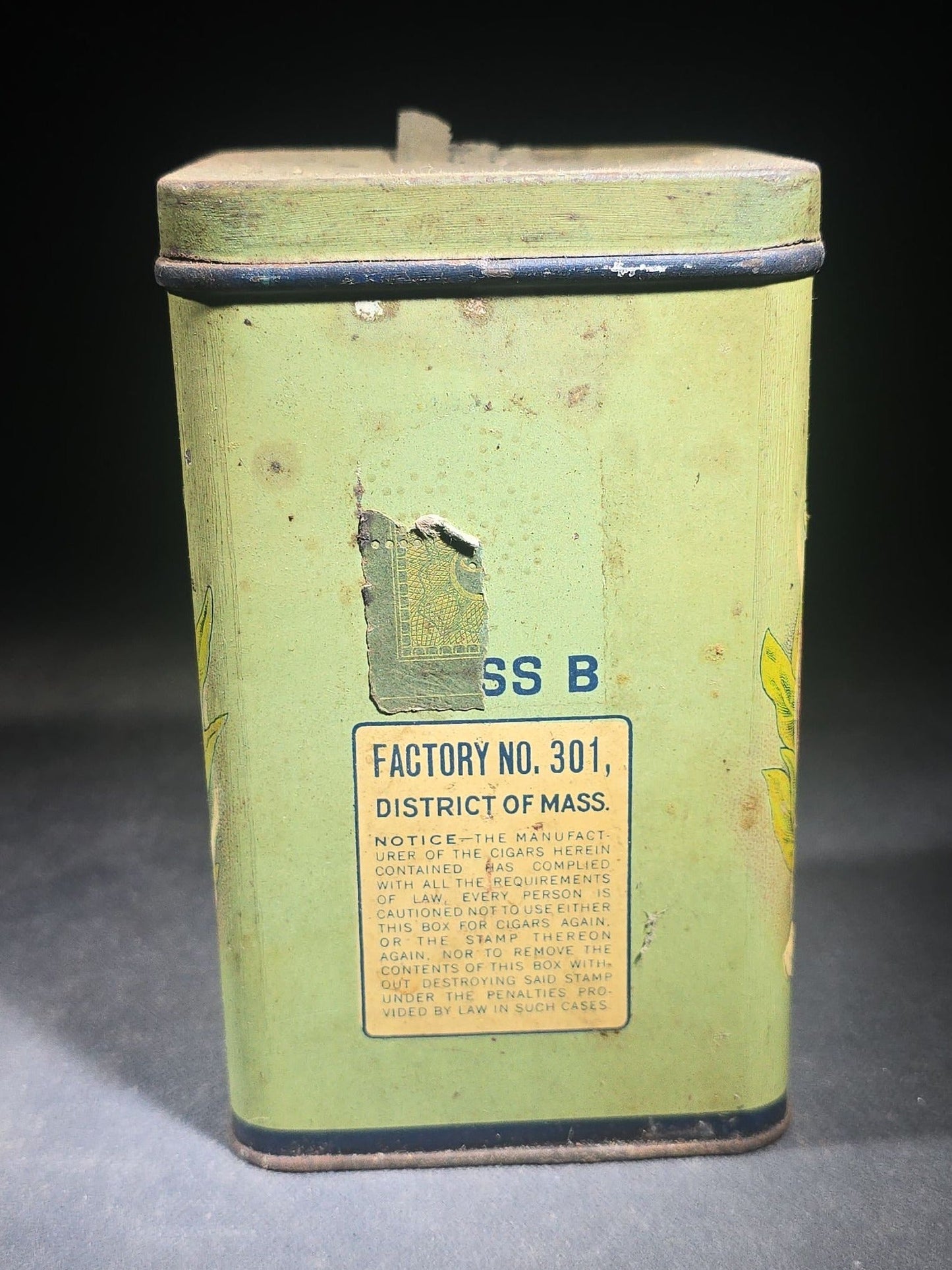 Antique Pippins 25 Cigars Tin Lithograph Advertising Canister with Apple and Crossed Cigars Graphics, H. Traiser & Co. Inc., Boston, Massachusetts