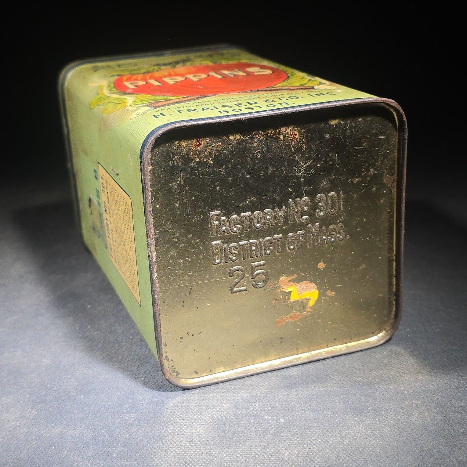 Antique Pippins 25 Cigars Tin Lithograph Advertising Canister with Apple and Crossed Cigars Graphics, H. Traiser & Co. Inc., Boston, Massachusetts