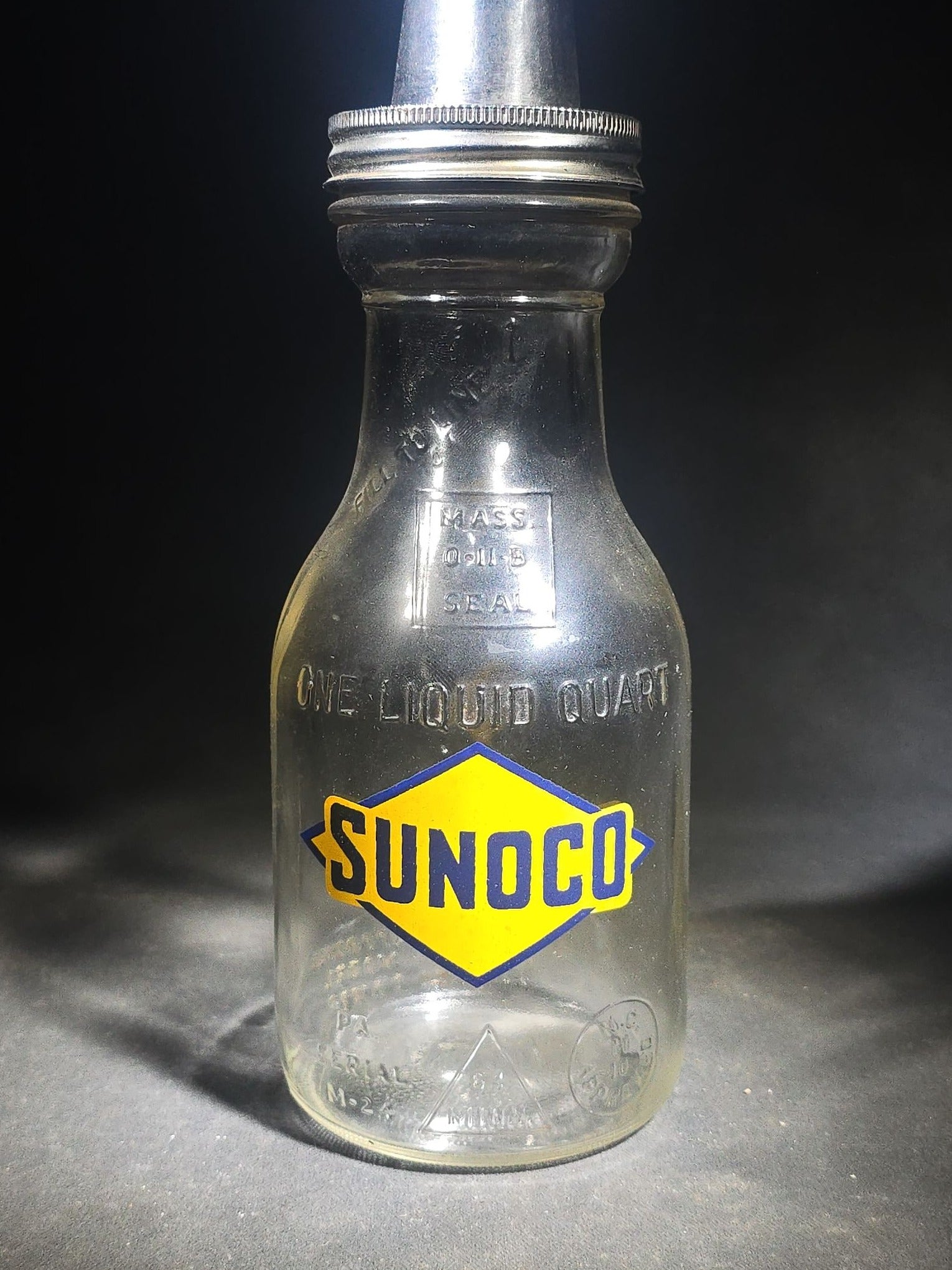 Vintage One-Quart Glass Motor Oil Bottle Advertising Sunoco with Metal Spout, Duraglas BW 1228