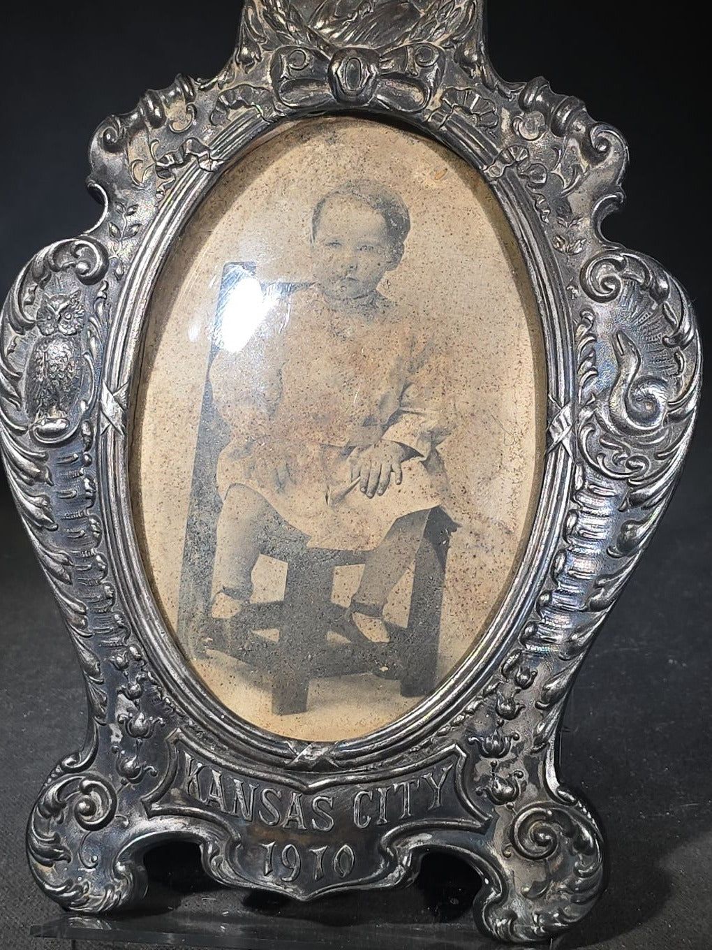 Antique Commemorative Souvenir Picture Frame Marked "Kansas City 1910" with Oval Convex Glass and Photograph of a Seated Child, Owl and Serpent Motif